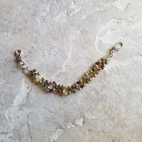 New gorgeous delicate intricate handmade beaded bracelet - Picture 2 of 2